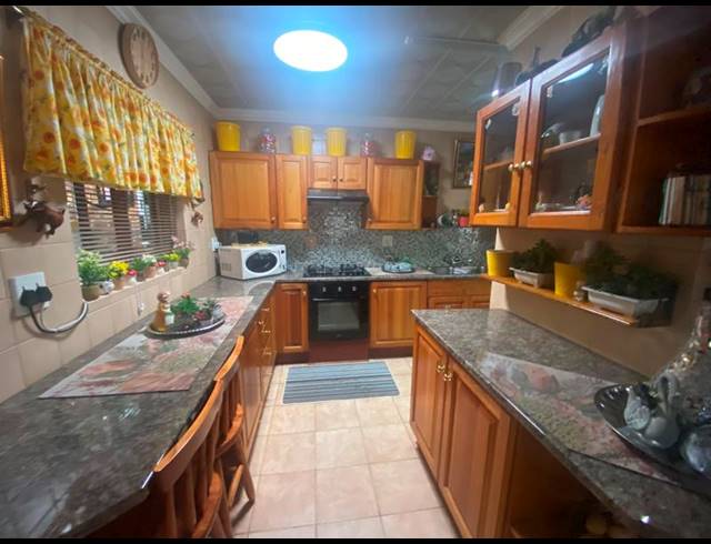 3 BEDROOM TOWNHOUSE FOR SALE IN GHOLFSIG